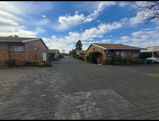 3 BEDROOM SIMPLEX FOR SALE IN BRACKENHURST